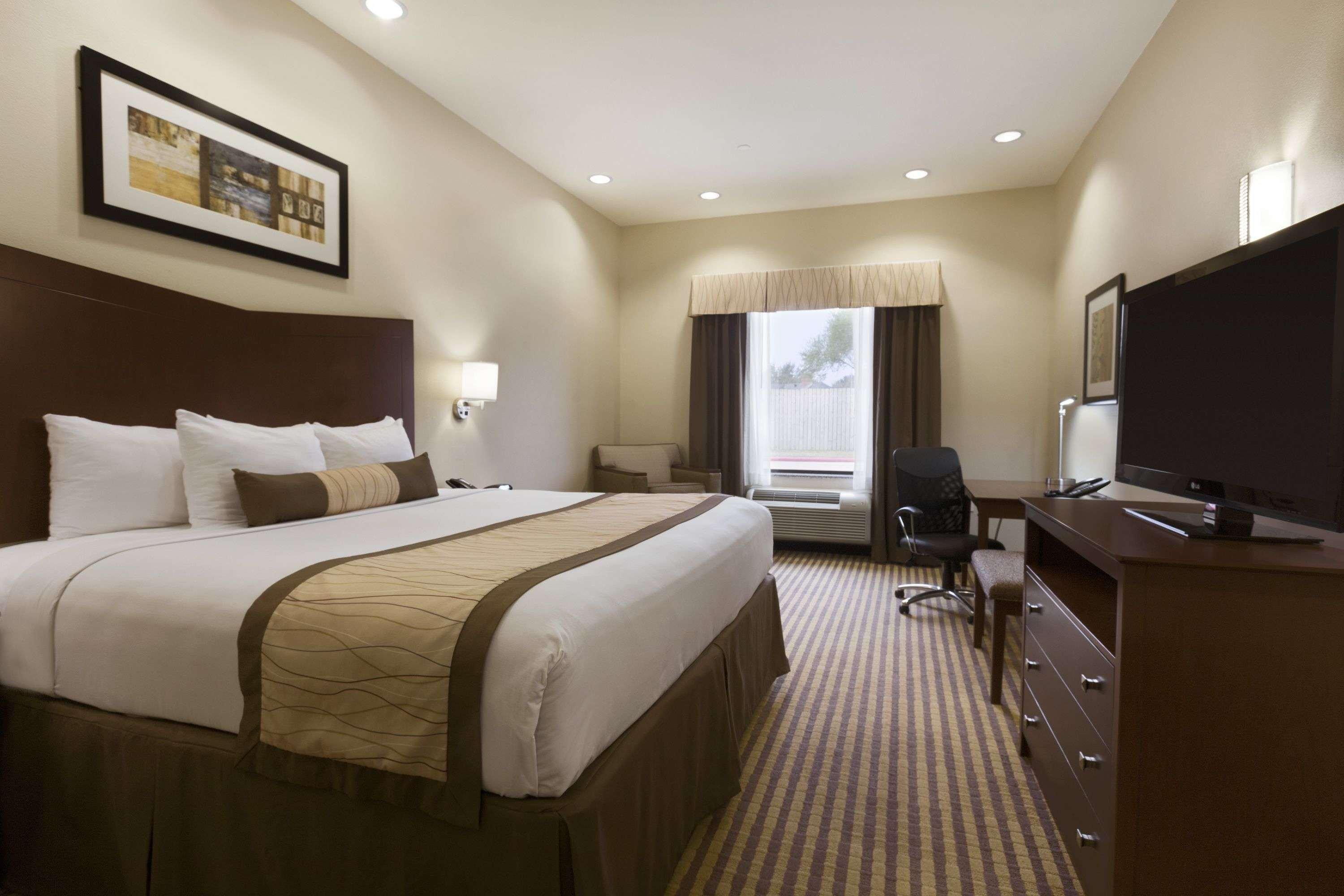 Baymont By Wyndham Victoria Hotel Exterior photo