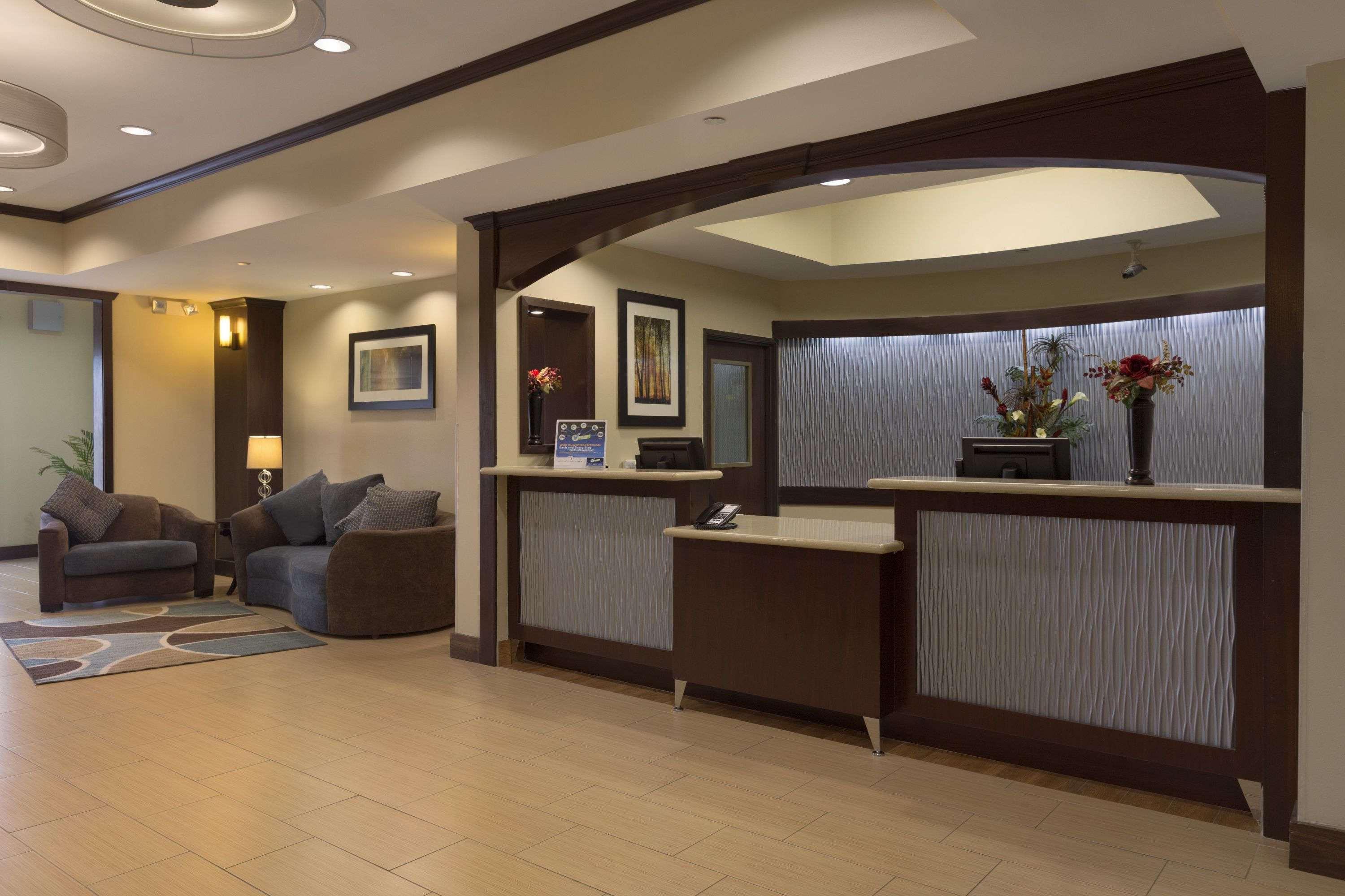 Baymont By Wyndham Victoria Hotel Exterior photo